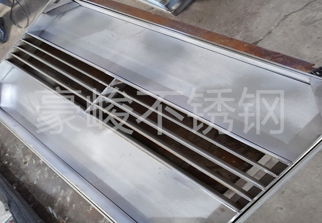 不銹鋼格柵蓋板定制提高市政道路施工效率！
